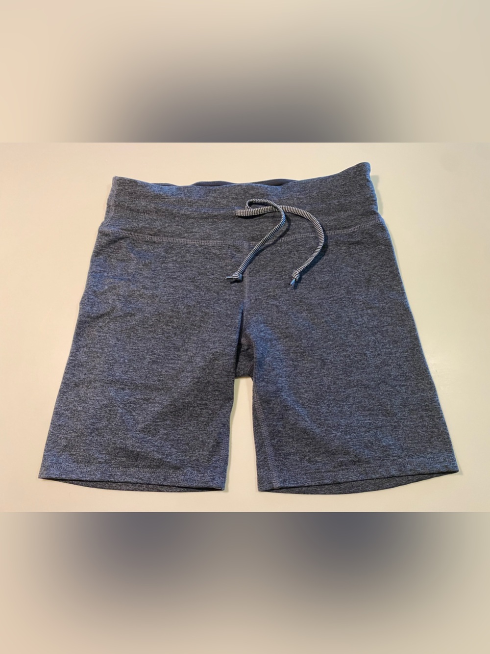Rabbit Women’s charcoal drawstring leggy shorts 7”.